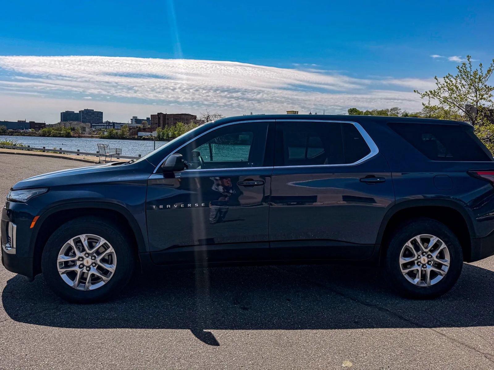 Used 2022 Chevrolet Traverse LS FWD image 4