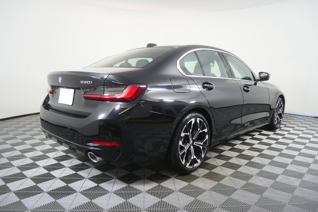 Certified 2025 BMW 330i Sedan RWD image 4