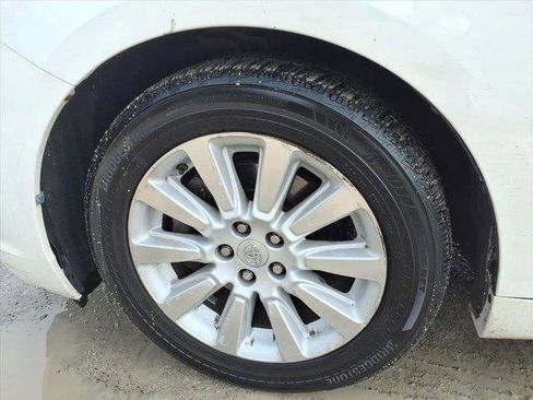 Used 2013 Toyota Sienna LE w/ Towing Pkg image 9