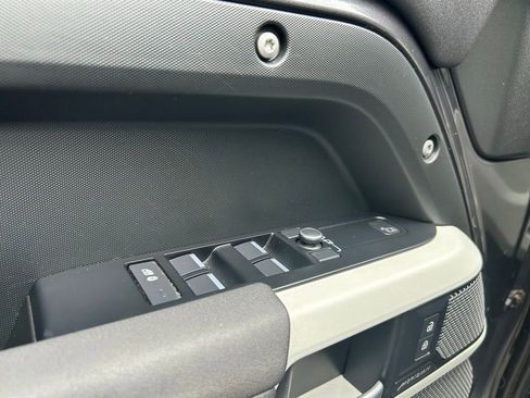 Used 2022 Land Rover Defender 110 S AWD/4WD image 17