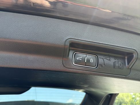 Used 2023 Ford Explorer XLT w/ Equipment Group 202A AWD/4WD image 29