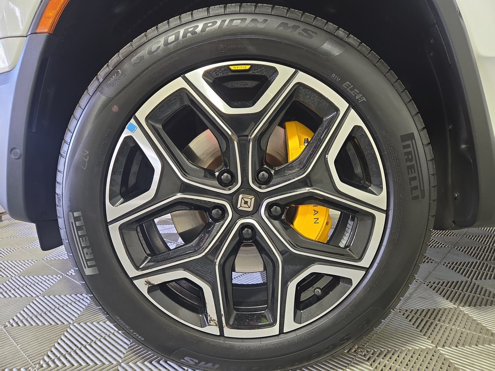 Used 2023 Rivian R1T Adventure Quad AWD/4WD image 9