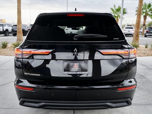 Used 2025 Mitsubishi Outlander ES image 10