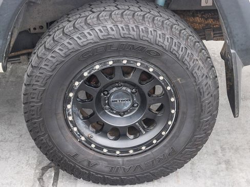 Used 2017 Toyota Tacoma TRD Off-Road image 10