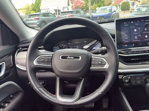 Used 2022 Jeep Compass Limited w/ Sun and Sound Group AWD/4WD image 13