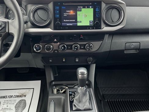 Used 2017 Toyota Tacoma TRD Sport image 10