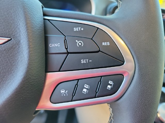 Used 2024 Chrysler Pacifica Touring-L FWD image 30
