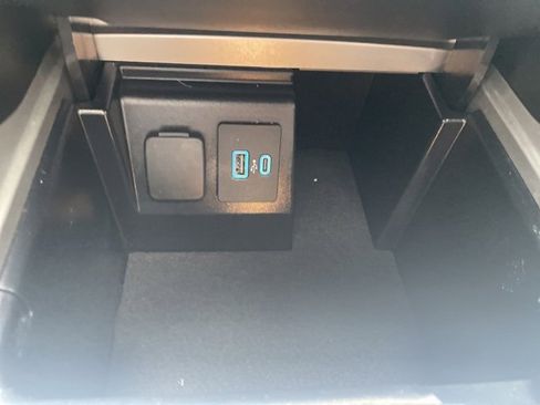 Used 2024 Ford Explorer ST w/ Technology Package image 30