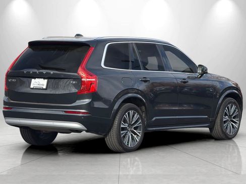Used 2022 Volvo XC90 T5 Momentum w/ Protection Package image 2
