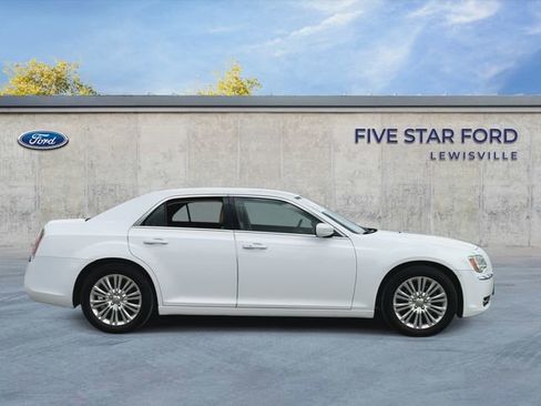 Used 2014 Chrysler 300 AWD w/ Driver Convenience Group image 9