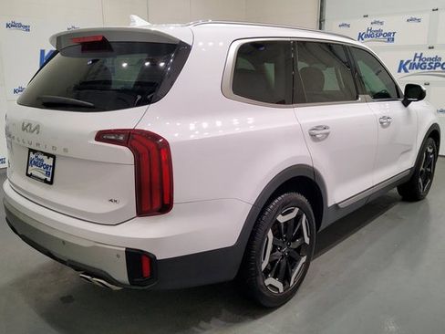Used 2024 Kia Telluride S w/ S Sunroof Package image 3