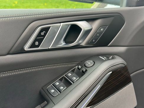 Used 2024 BMW X5 xDrive40i w/ Premium Package image 18