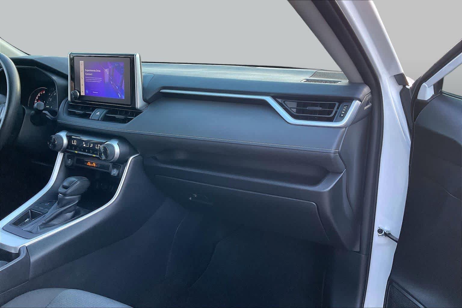 Used 2025 Toyota RAV4 XLE FWD image 18