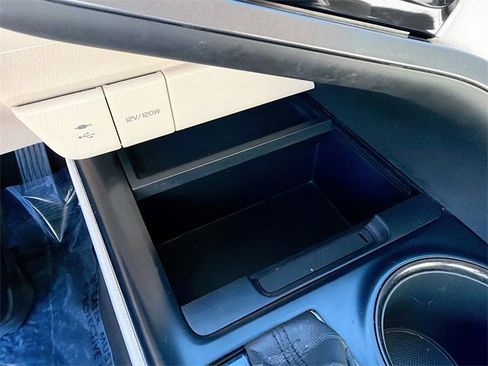 Used 2018 Toyota Camry XLE image 29