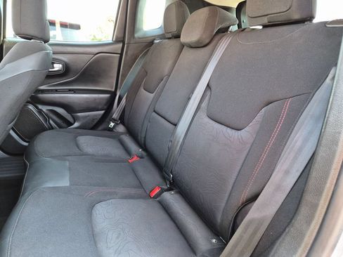 Used 2022 Jeep Renegade Trailhawk AWD/4WD image 27