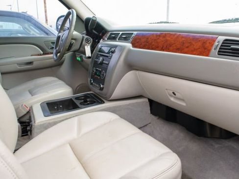 Used 2009 GMC Yukon XL SLT image 24