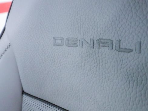 Used 2023 GMC Yukon XL Denali image 27