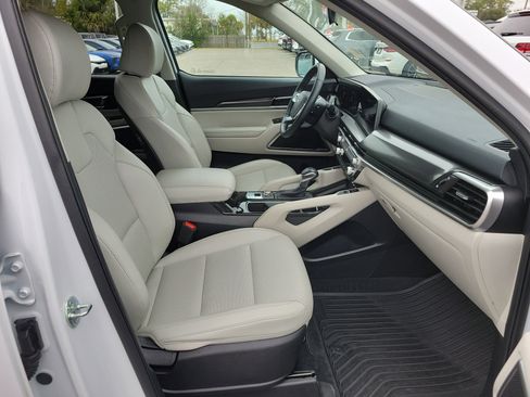 Certified 2025 Kia Telluride S image 7