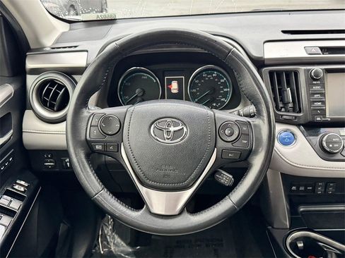 Used 2017 Toyota RAV4 Limited image 19