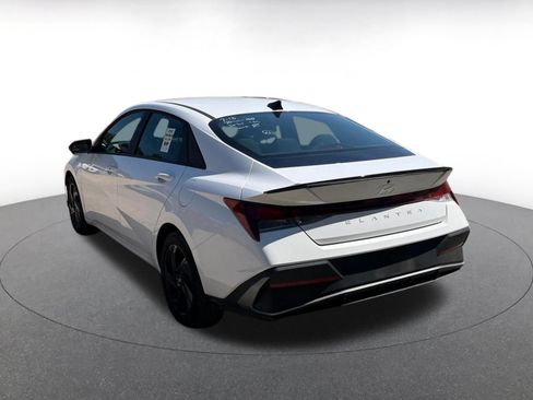Used 2026 Hyundai Elantra Sport FWD image 10