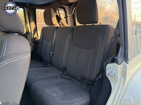 Used 2017 Jeep Wrangler Unlimited Sahara w/ Connectivity Group image 17