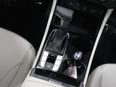 Certified 2025 Hyundai Tucson SE image 17