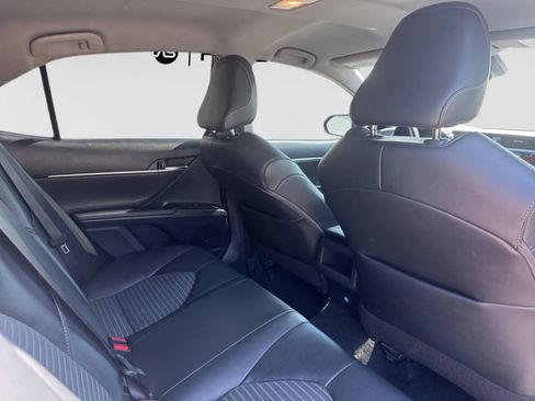 Used 2020 Toyota Camry SE FWD image 31