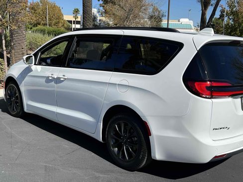 Used 2021 Chrysler Pacifica Touring w/ S Appearance Package image 53