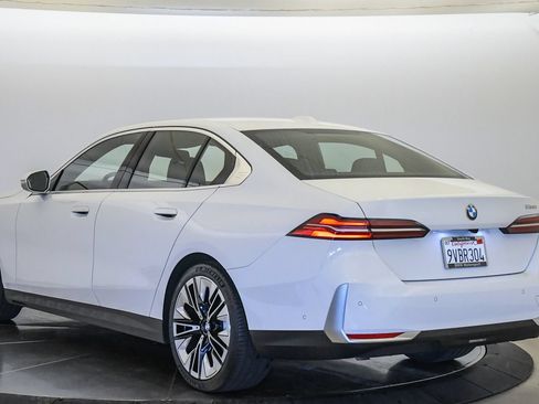 Used 2026 BMW 530i RWD image 2