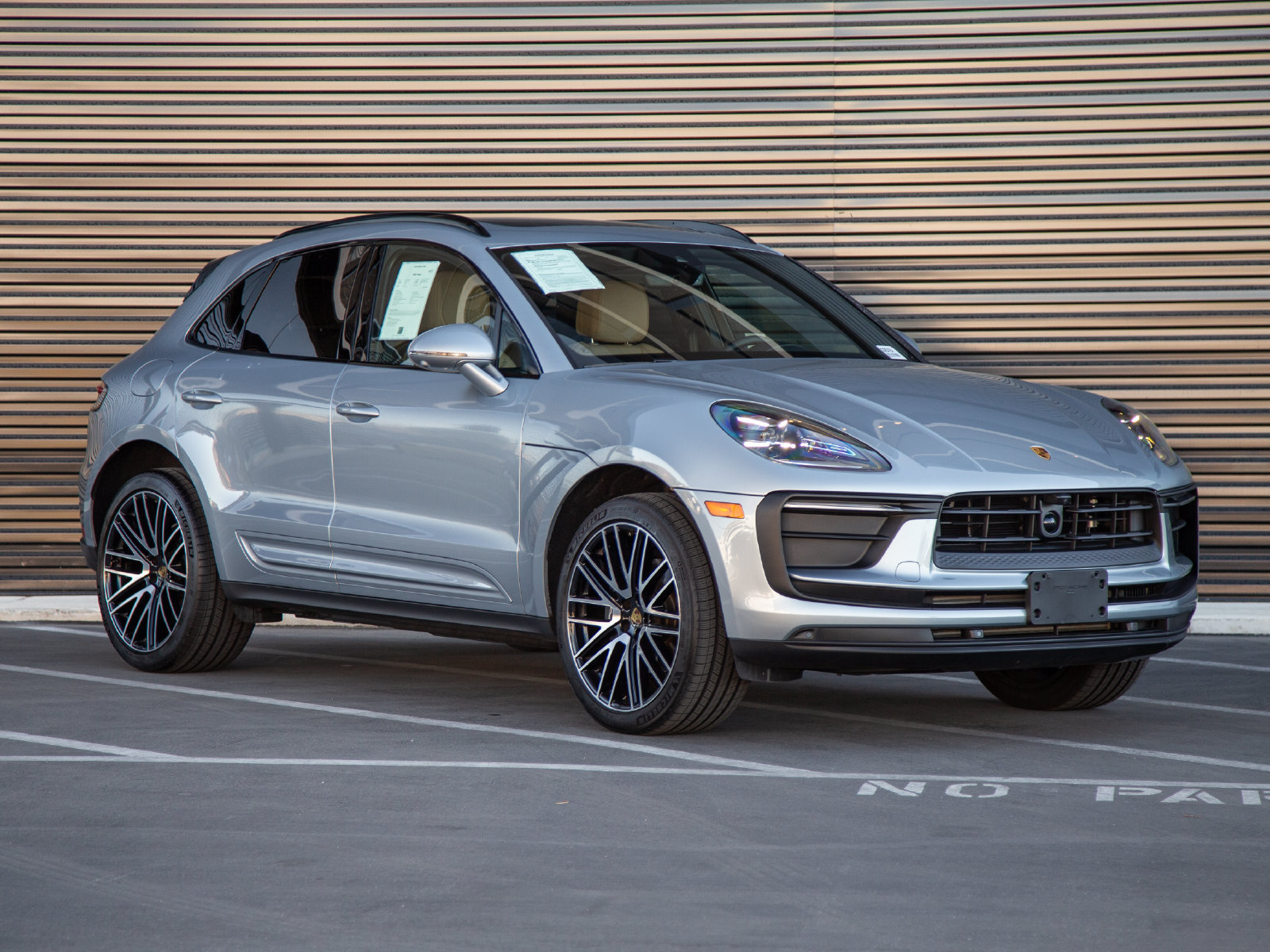 Certified 2026 Porsche Macan AWD/4WD image 9