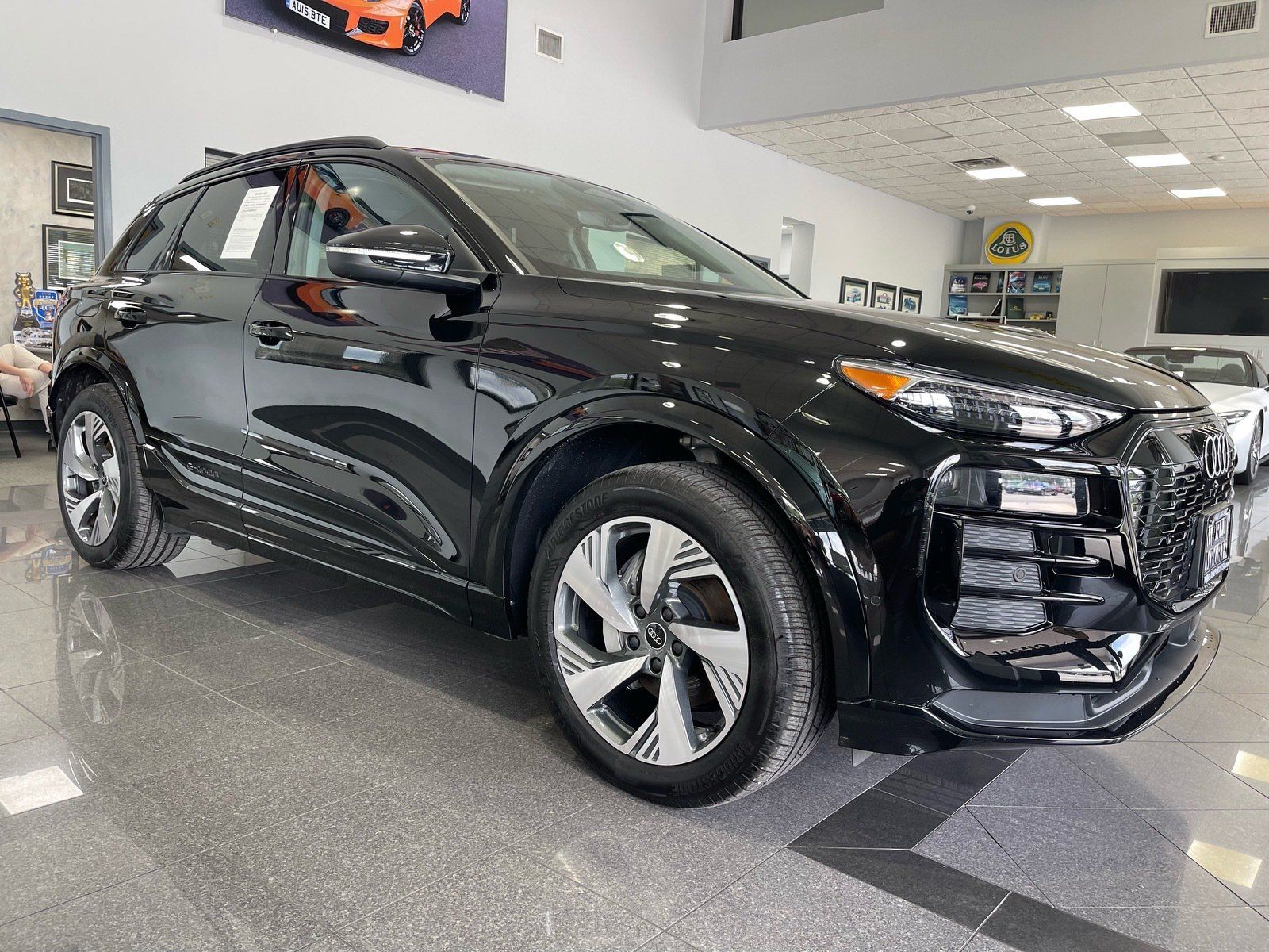 Used 2025 Audi Q6 e-tron Premium Plus w/ Premium Plus AWD/4WD image 7