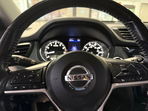 Used 2020 Nissan Rogue SV image 7