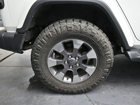 Used 2018 Jeep Wrangler Unlimited Sahara AWD/4WD image 14