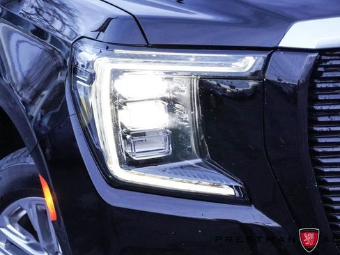 Used 2021 GMC Yukon XL Denali w/ Denali Premium Package image 5