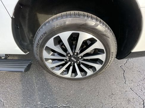 Used 2024 Lincoln Navigator L Reserve image 33
