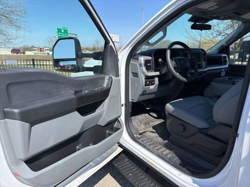 New 2024 Ford F550 4x4 Regular Cab Super Duty image 10