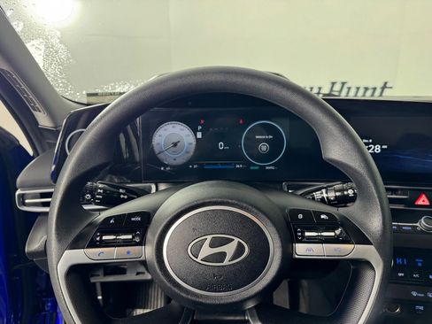 Used 2024 Hyundai Elantra SEL image 21