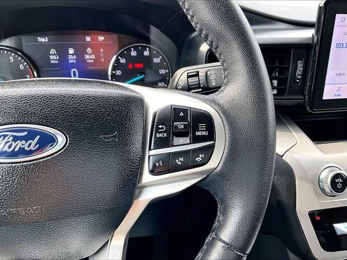 Used 2023 Ford Explorer XLT AWD/4WD image 19