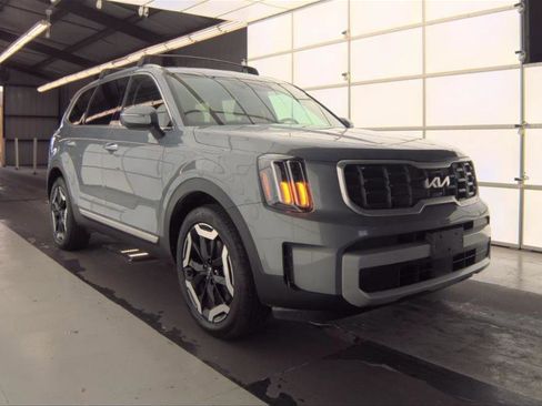 Used 2025 Kia Telluride S image 1