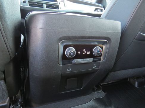 Certified 2022 Chevrolet Suburban Z71 AWD/4WD image 17