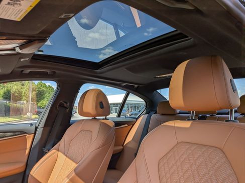 Used 2022 BMW 530i w/ Premium Package RWD image 18