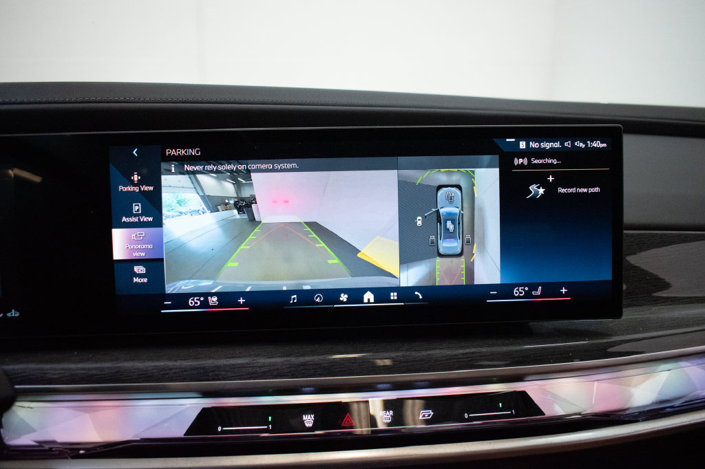 Used 2025 BMW 740i xDrive w/ Premium Package AWD/4WD image 16