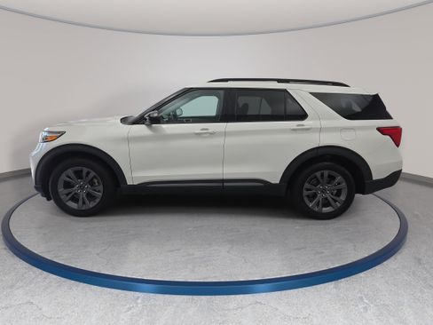 Used 2023 Ford Explorer XLT w/ Equipment Group 202A RWD image 8