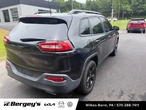 Used 2016 Jeep Cherokee Latitude FWD image 9