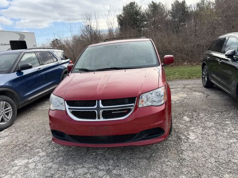 Used 2012 Dodge Grand Caravan SXT image 3
