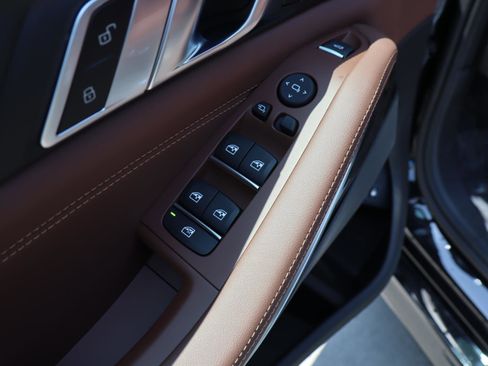 Used 2026 BMW X5 xDrive50e w/ M Sport Package image 19