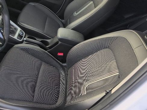 Used 2023 Hyundai Venue Limited w/ Cargo Package image 25