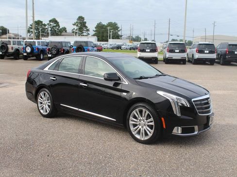 Used 2019 Cadillac XTS Luxury FWD image 2