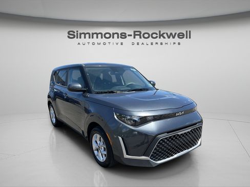 Used 2025 Kia Soul LX w/ LX Technology Package FWD image 8