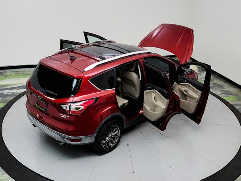 Used 2018 Ford Escape Titanium AWD/4WD image 38